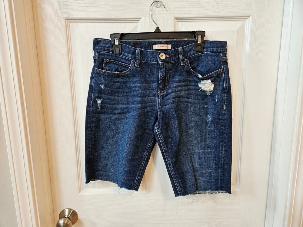 Banana Republic Heritage Denim Bermuda Shorts Women’s Size 28 Distressed Raw Hem